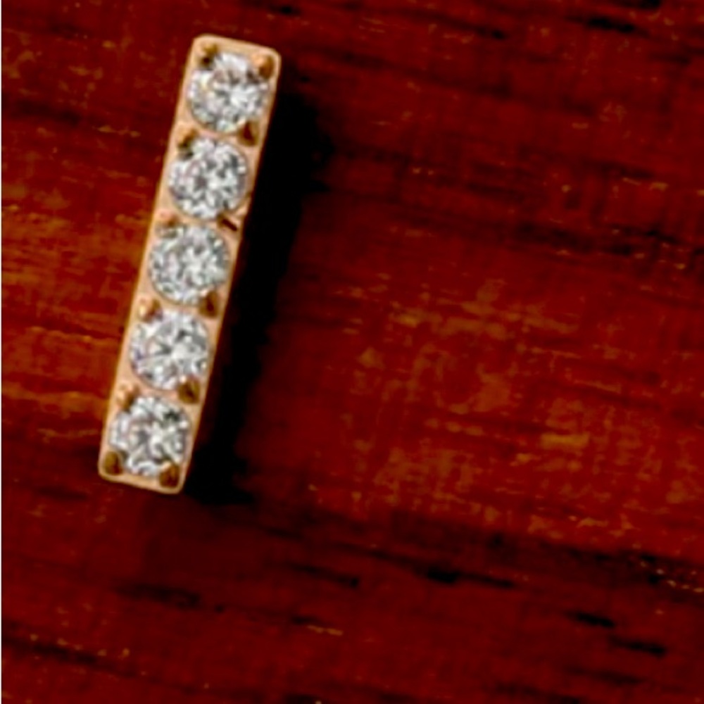 Rose gold and cz titanium threadless earring.